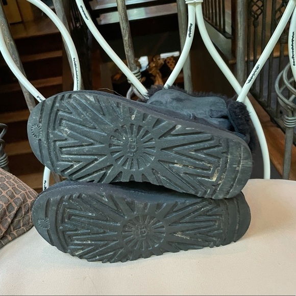 UGG Arielle Bailey Fur Bow Black Boots Size 6 - Picture 8 of 9